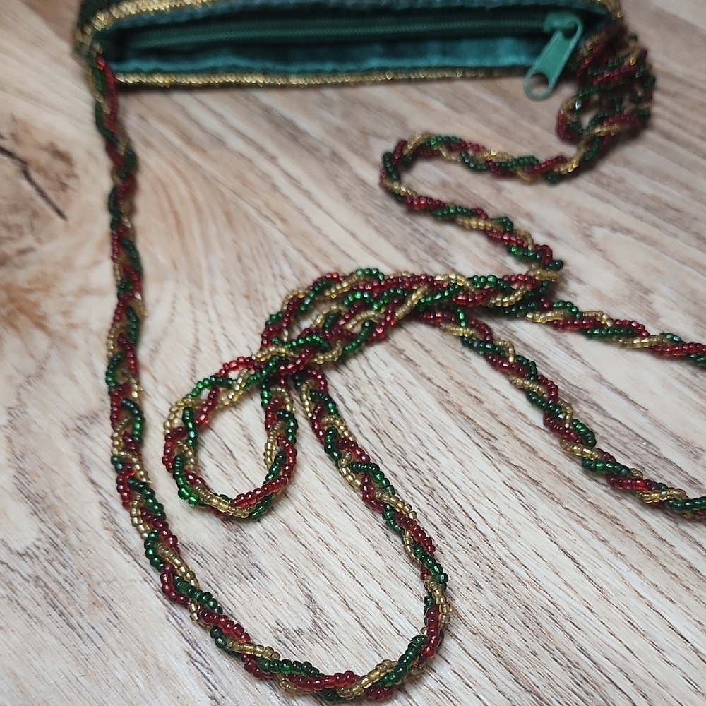Festive Green Red Beaded Mini Crossbody Purse Bag Santa Winter Wonderland - Picture 5 of 8